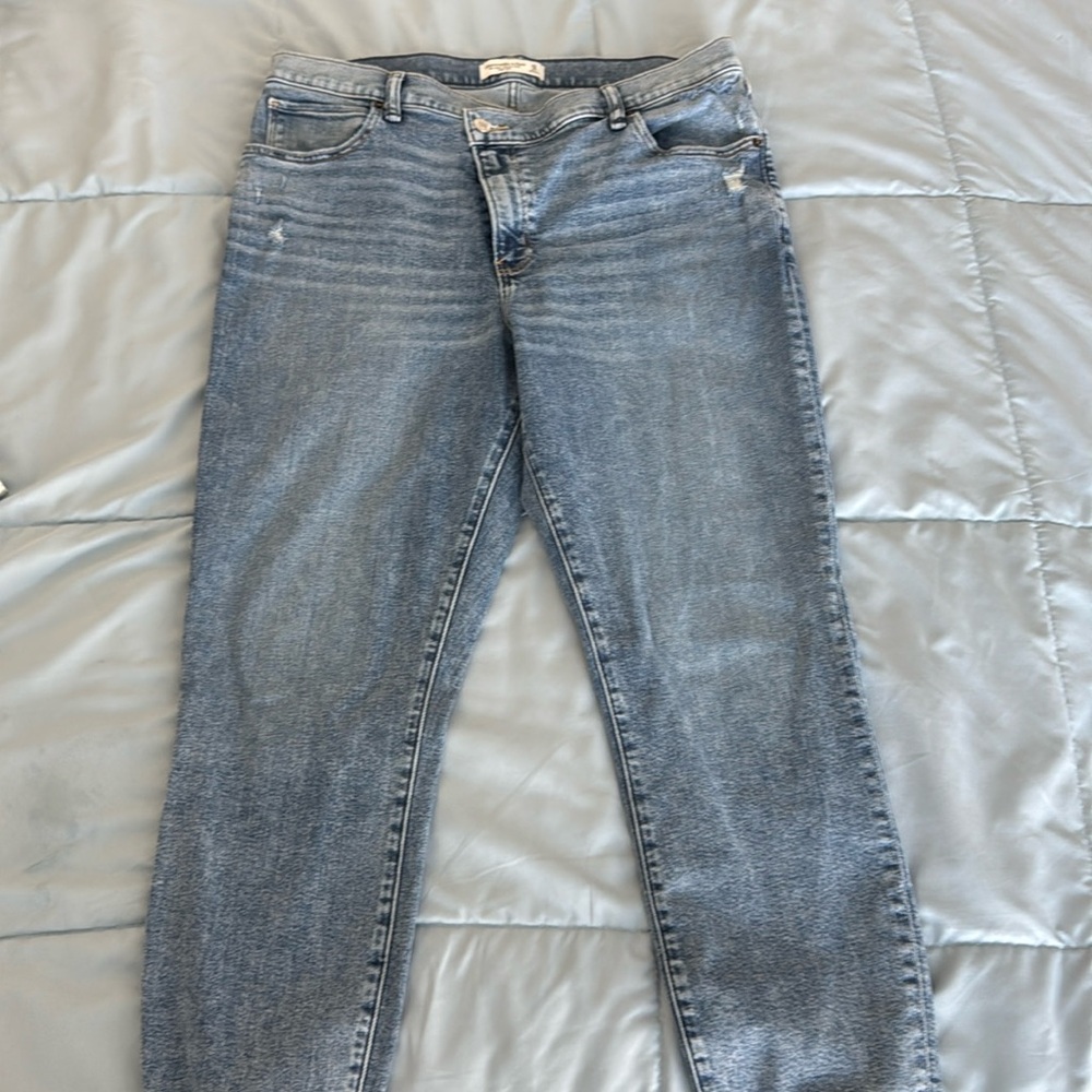 ABERCROMBIE & FITCH SUPER SKINNY ANKLE HIGH RISE JEANS